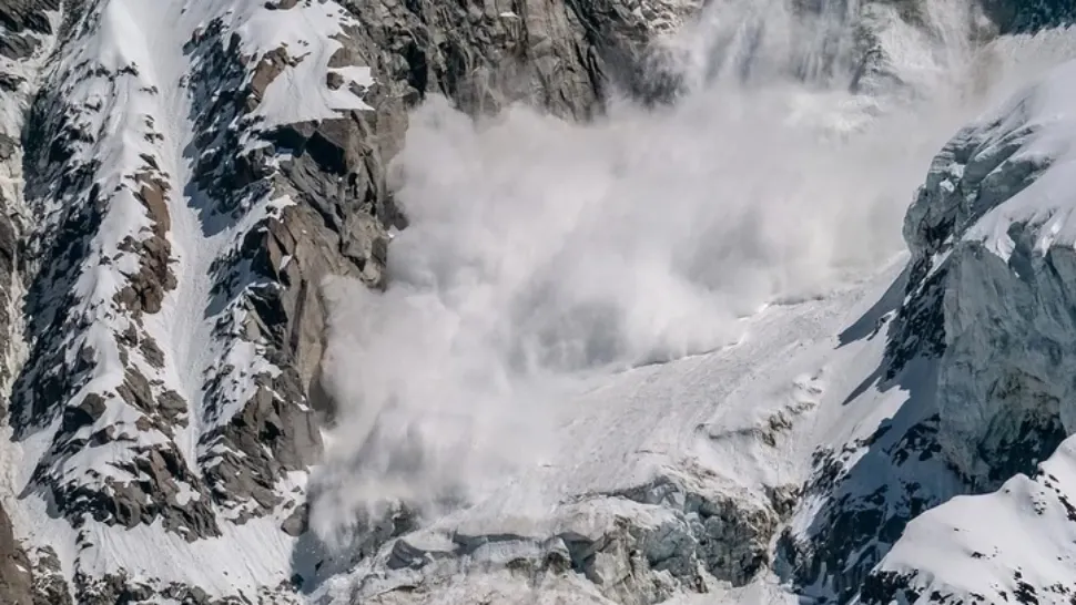 Risc ridicat de avalanșă în masivele montane, la 1.800 de metri altitudine