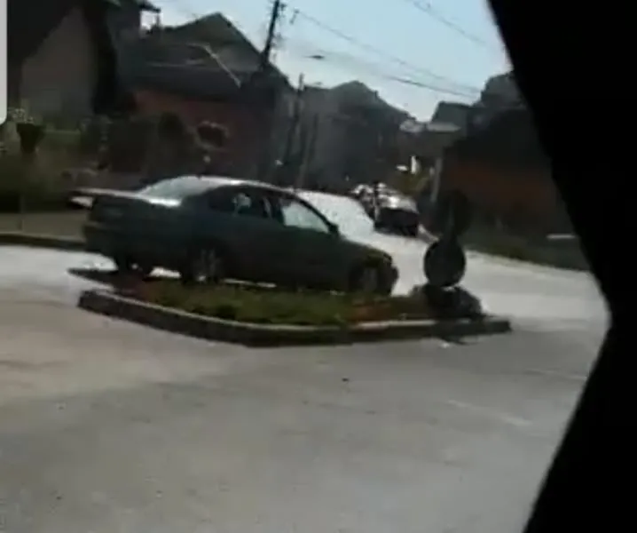 Imagini incredibile pe străzile din Alba iulia. Șofer oprit cu forța în trafic!