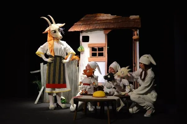 Teatrul Prichindel merge ”Sub bagheta lui Merlin”