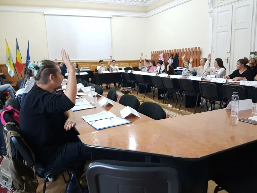 Liceeni din Aiud au fost consilieri locali pentru o zi