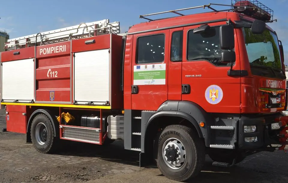 Pomperii au intervenit la 9 incendii de vegetație într-o singură zi