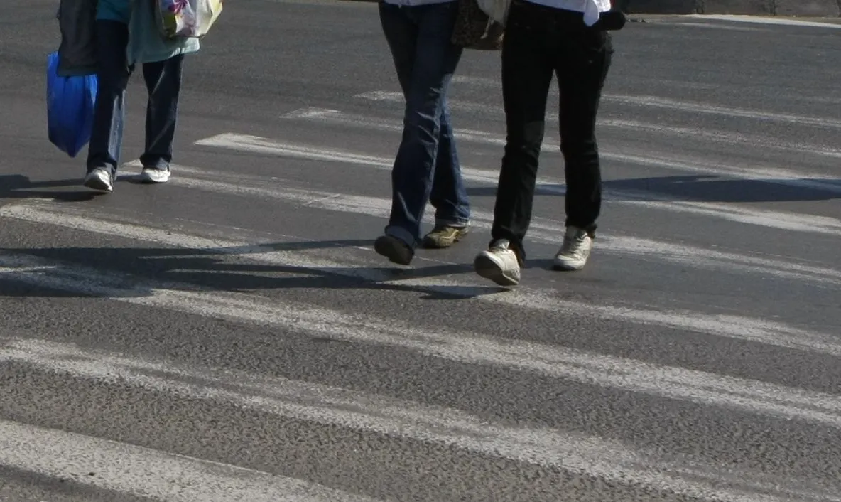 Bărbat lovit pe o trecere de pietoni din Alba Iulia
