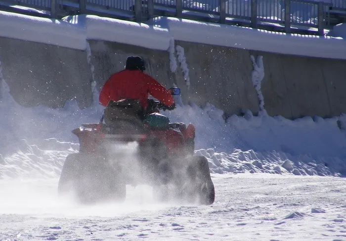 Tânăr din județul Cluj, prins conducând un ATV fără a deţine permis