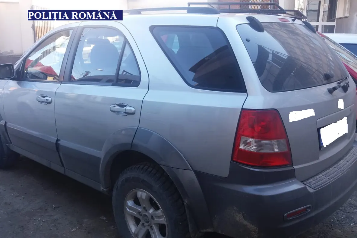 FOTO: Un bărbat din Vâlcea a deturnat o mașina din Germania