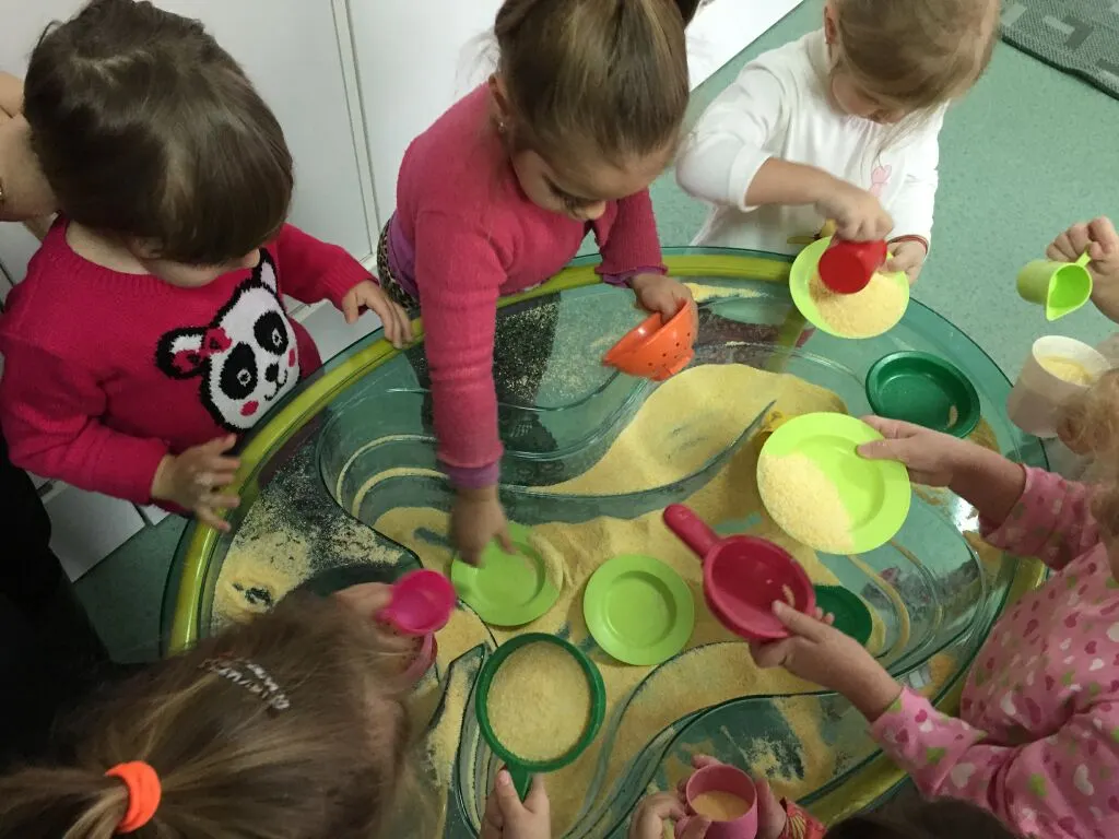 Au început înscrierile copiilor la grădiniţele din judeţul Alba.