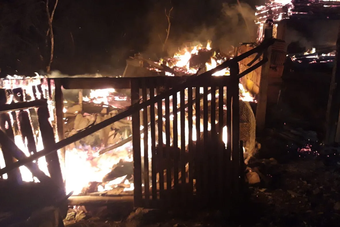 Minoră rănită în urma unui incendiu în Tecșești