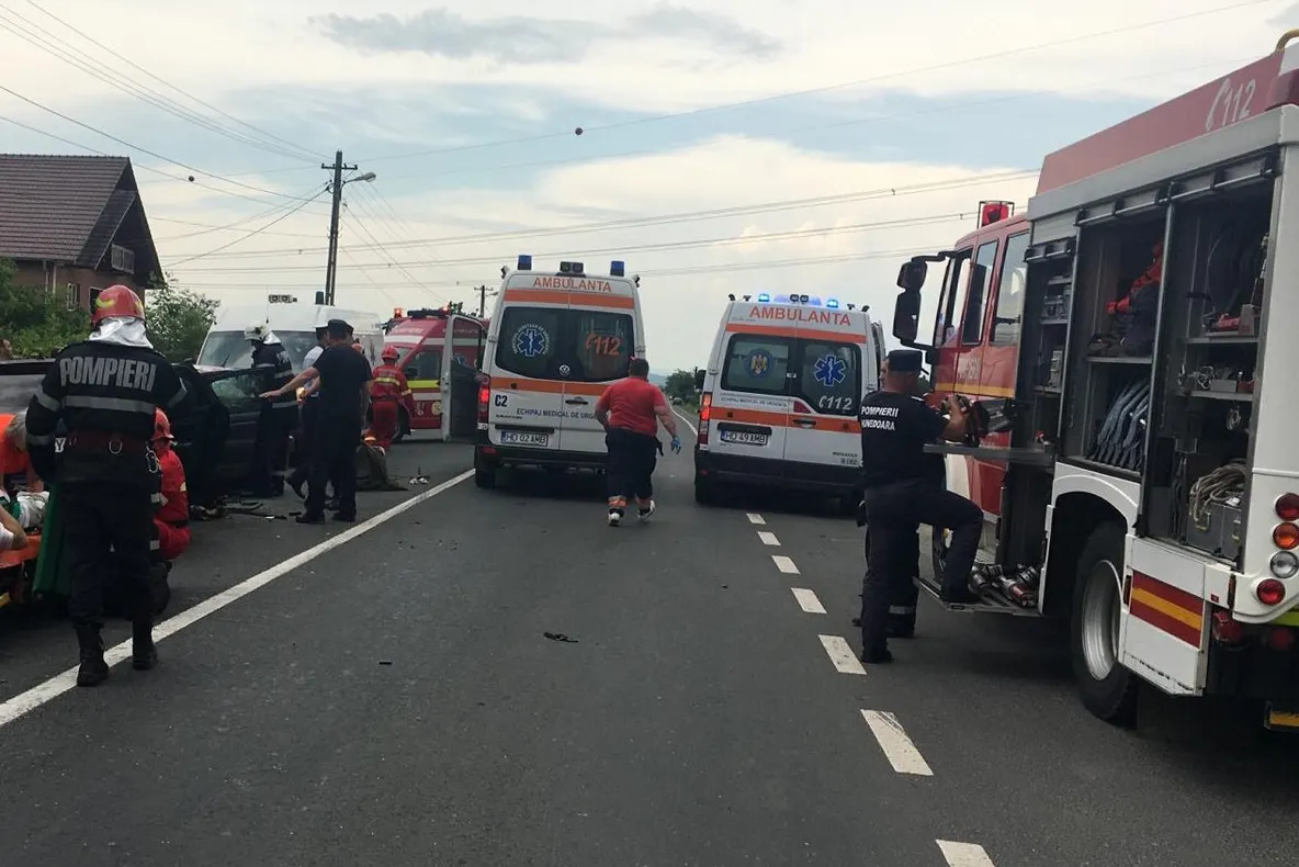 Persoane din Alba implicate într-un accident cumplit pe DN 66
