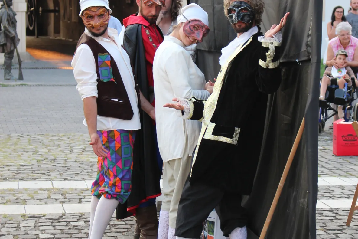 Spectacole cu trupa Skepsis în aer liber!