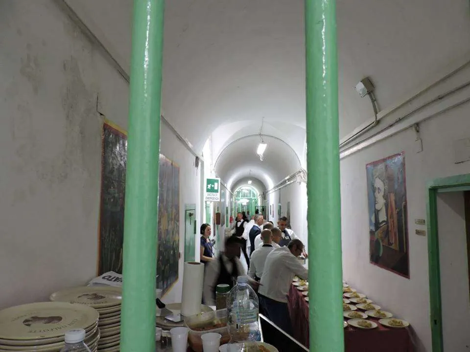 Zeci de unități în care se prepară și se servesc mâncăruri gătite controlate de inspectorii DSVSA Alba. Ce sancțiuni au fost aplicate
