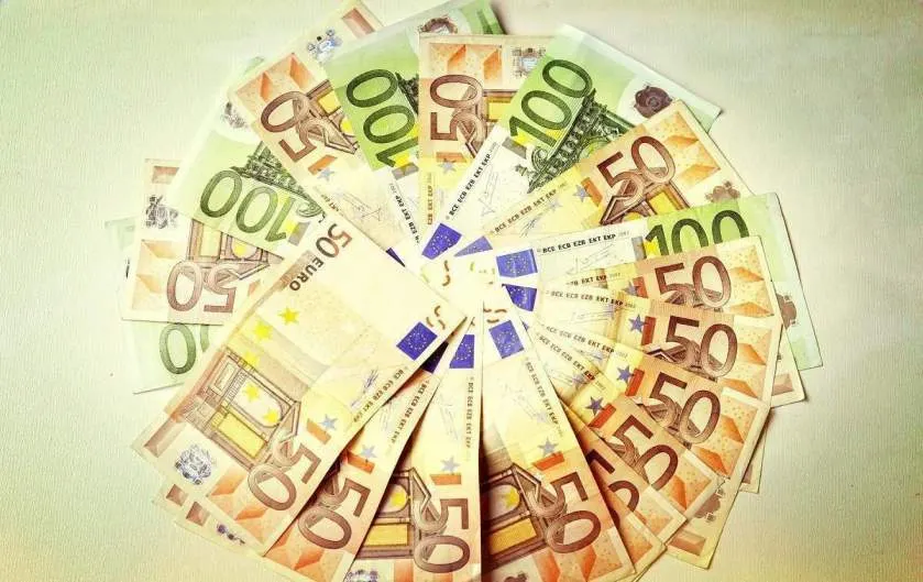 Analiză economică săptămânală : Euro s-a întors la 4,73 lei