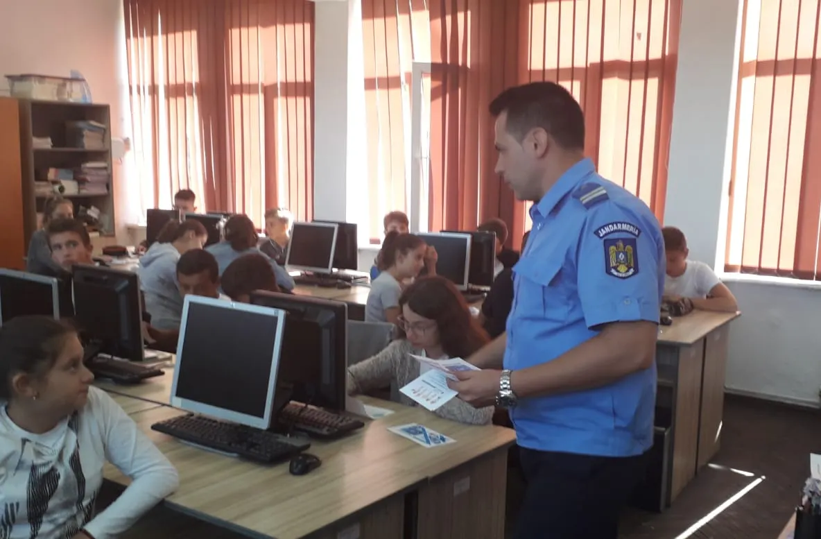 Acțiunile informativ – preventive, dedicate elevilor, vor continua