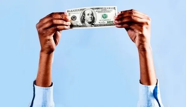 Analiză economică : Dolarul a depășit pragul de 4,3 lei