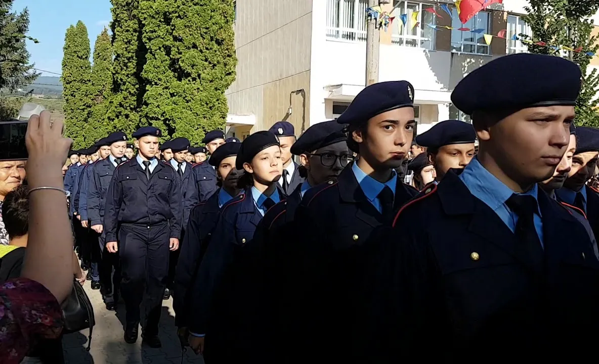 Alba : Deschiderea anului şcolar 2019 – 2020. Peste 450 de elevi au ales să îmbrace uniforma de licean militar