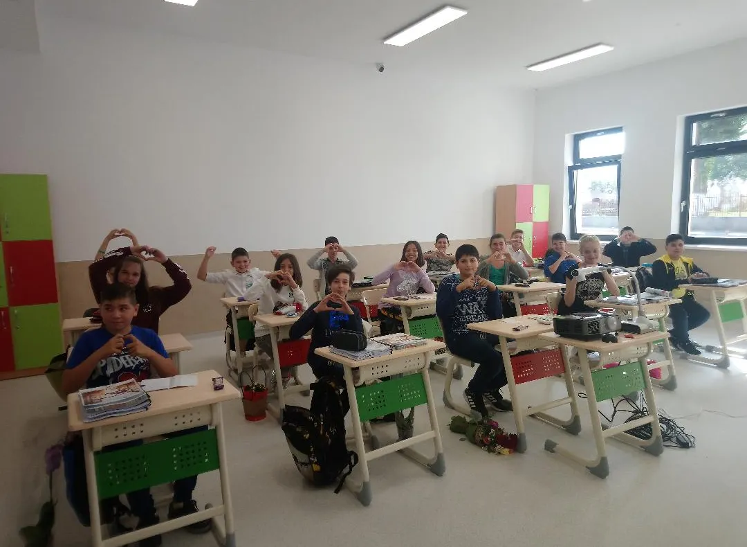 Alba : Peste 100 de elevi învață de luni în prima școală smart din mediul rural din România