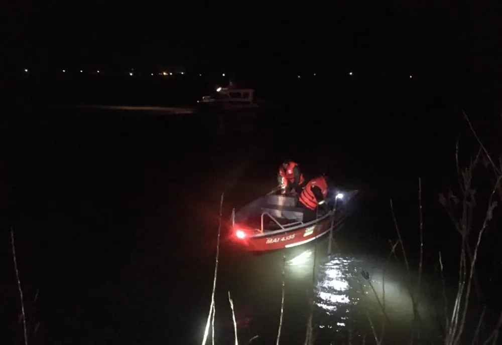 Mașină scufundată în Dunăre, șoferul e de negăsit