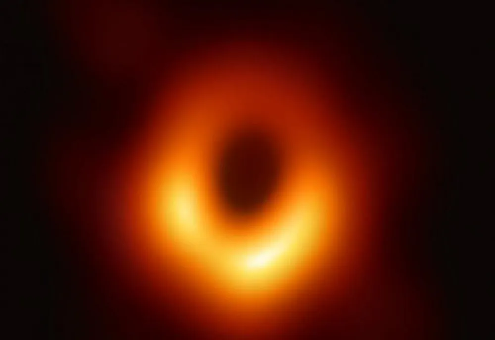  O stea zboară cu viteză amețitoare prin galaxie, după ce a fost „alungată” de o gaură neagră 