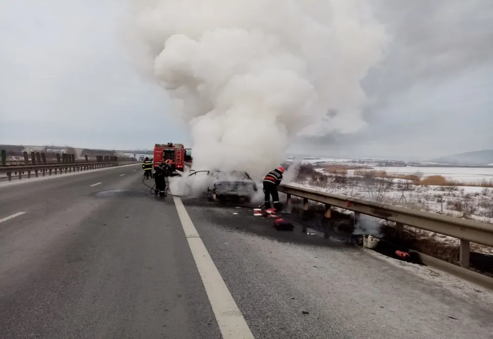 Autoturism în flăcări, pe A1, spre Sebeș