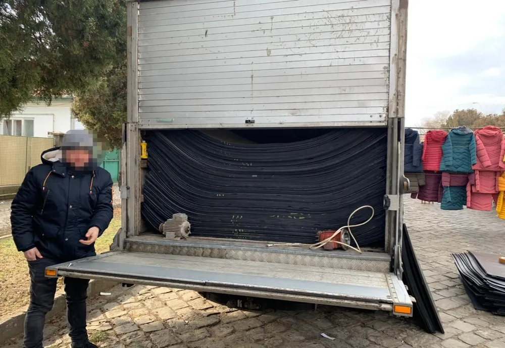Sute de plăci de polietilenă expandată confiscate de jandarmi la Aiud