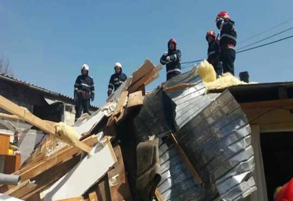 EXPLOZIE la o societate de colectare a fierului vechi din județul Alba. Un bărbat de 43 de ani a murit pe loc