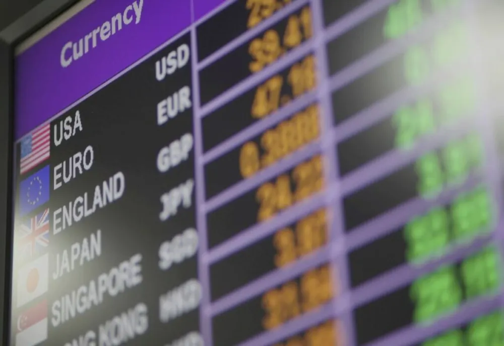 Analiză Economică : Cursul euro a trecut pe verde 