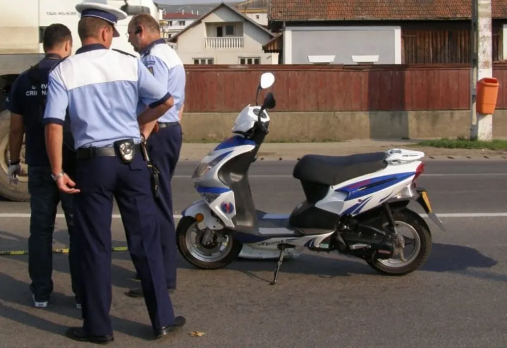 S-a plimbat cu un scuter neînmatriculat și a fost depistat de polițiști