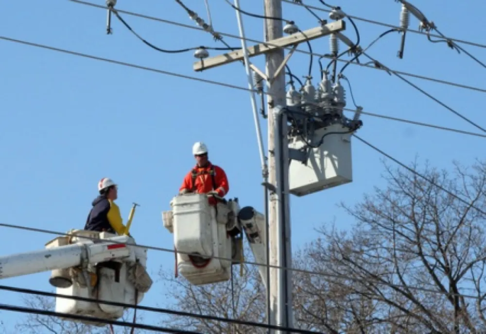 Un service auto și o pensiune funcționau branșate ilegal la rețeaua electrică