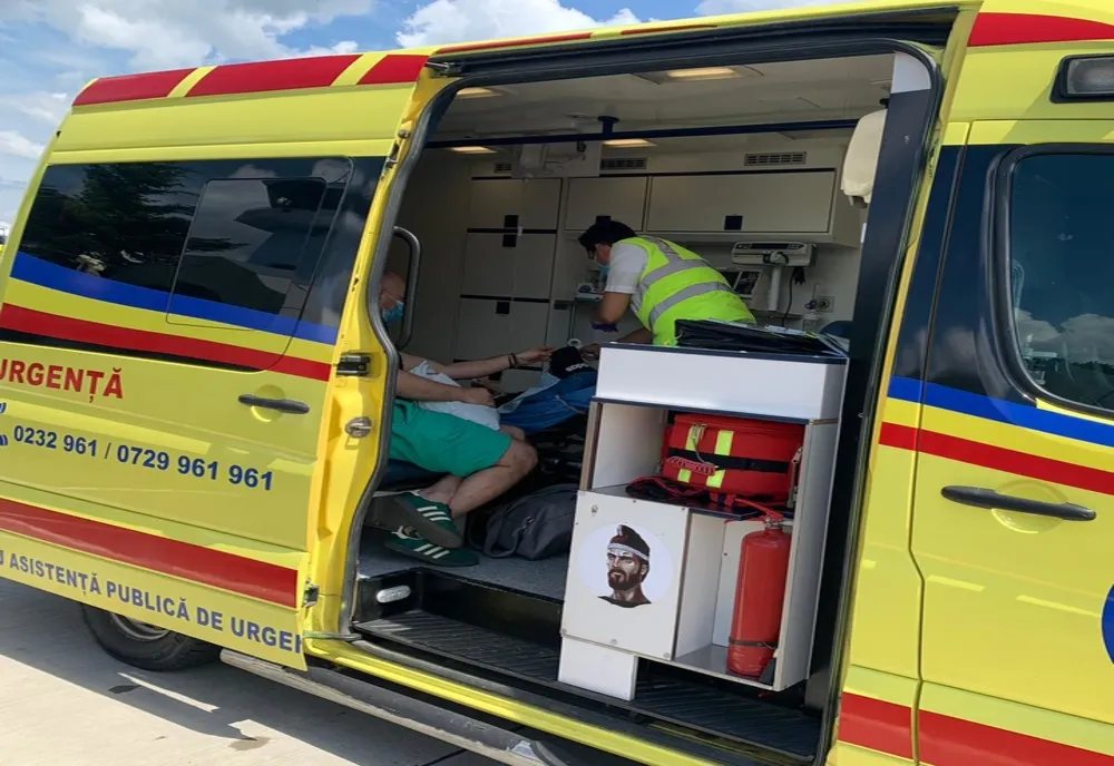 O femeie ce traversa strada neregulamentar a fost lovită de o mașină al cărui șofer nu s-a asigurat la manevra de mers înapoi