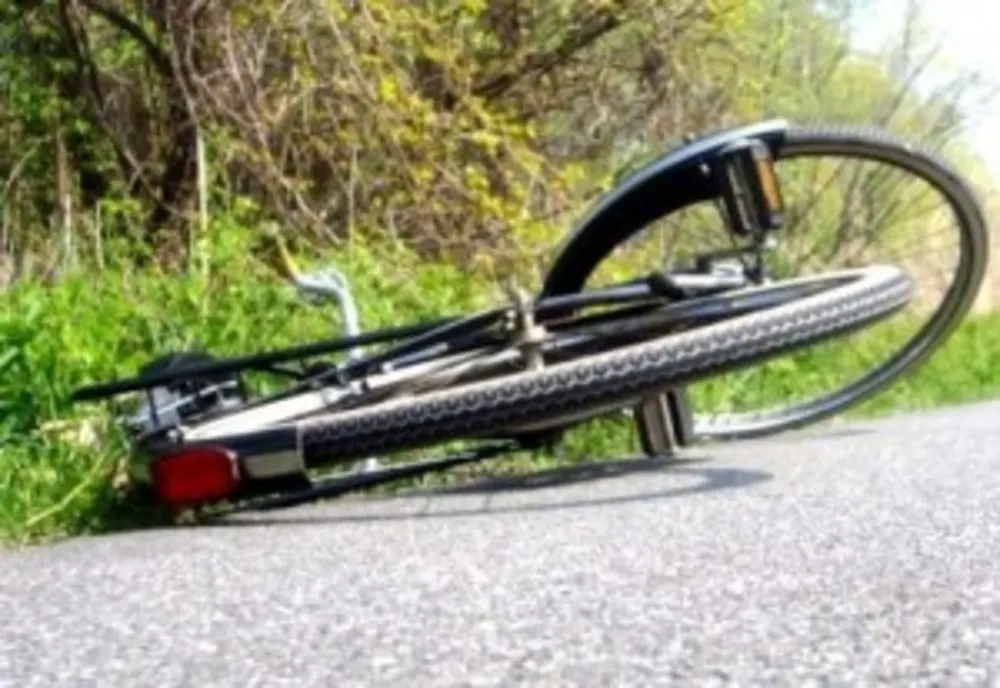 Biciclist accidentat grav de un șofer neatent