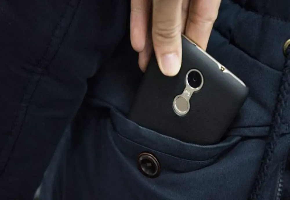 Atenție la buzunare! O femeie din Alba Iulia a rămas fără telefonul mobil