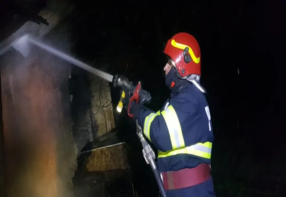 O bătrână și-a găsit sfârșitul în flăcările care i-au cuprins apartamentul