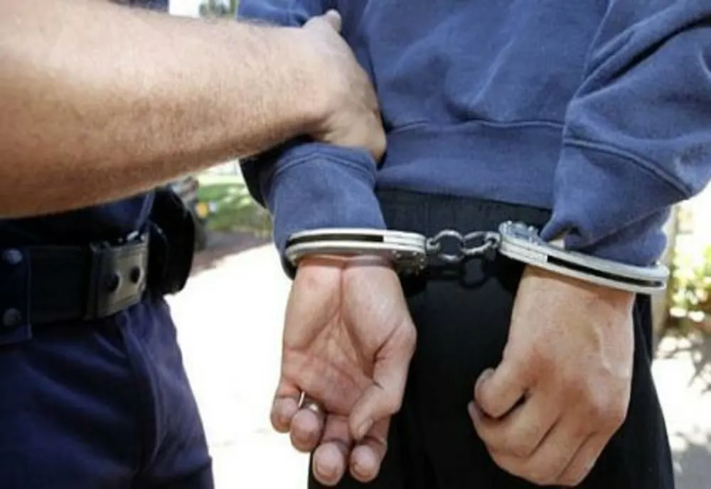 Mandat de executare pus în aplicare de polițiști