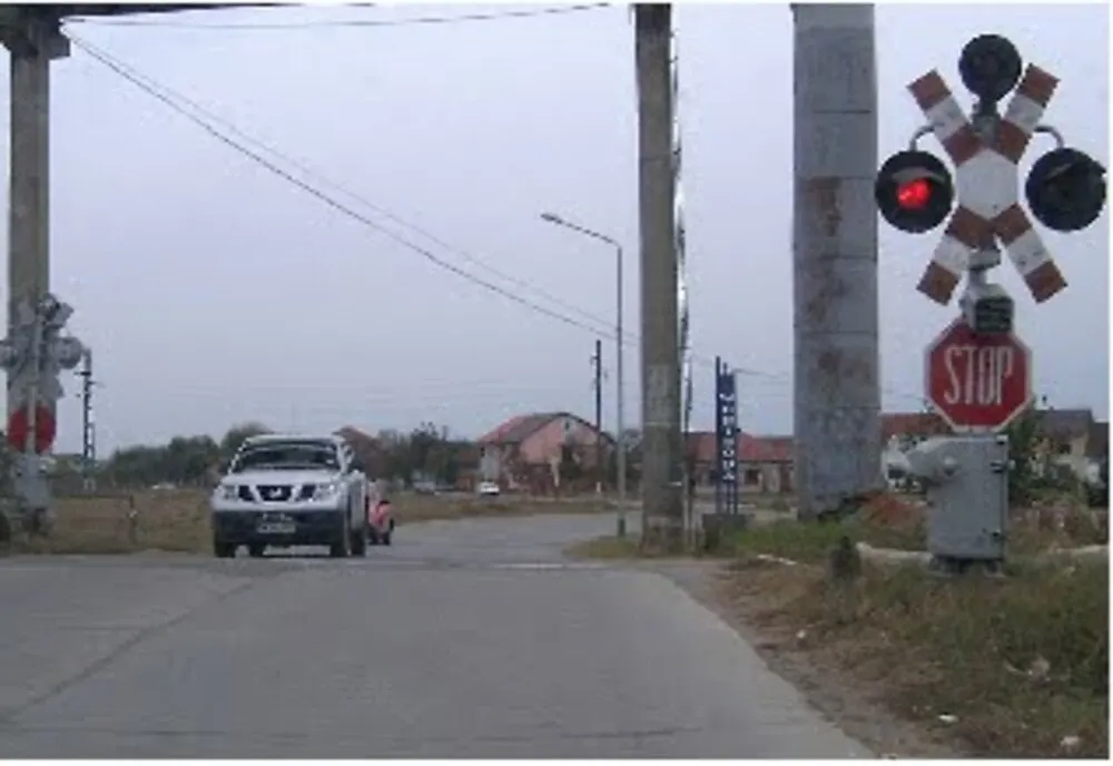 Doi șoferi au rămas pietoni pentru că nu au respectat regulile privind trecerea la nivel cu calea ferată
