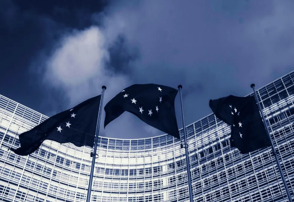 UE pregătește o directivă pentru interzicerea înregistrării anonime de domenii