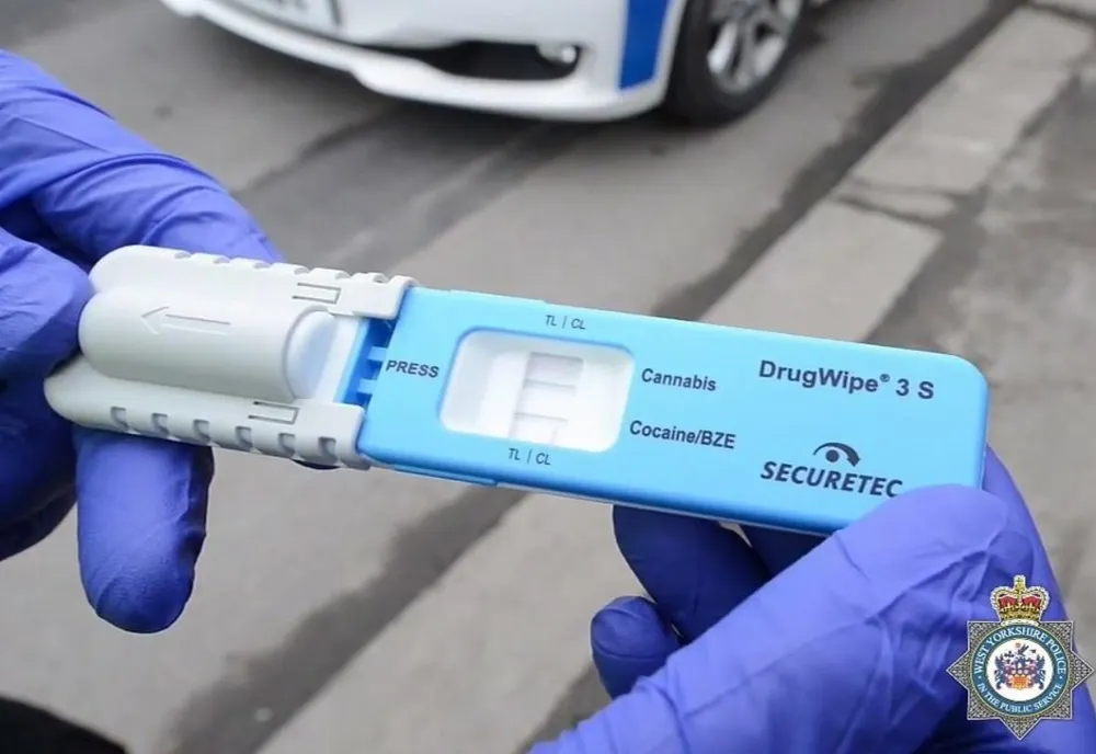 Săltat de polițiști după ce a fost prins drogat la volan