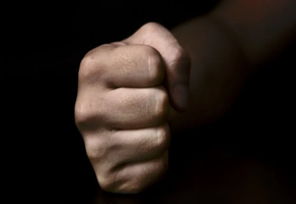 Bistrițean, reținut și pus sub control judiciar! A bătut un tânăr din Alba și a amenințat alte două persoane