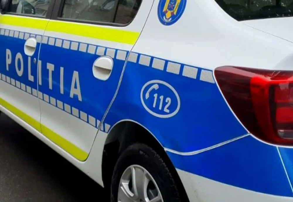 Doi bărbați au plecat la plimbare cu mașina pe străzile din Aiud. Nici unul nu avea de permis de conducere