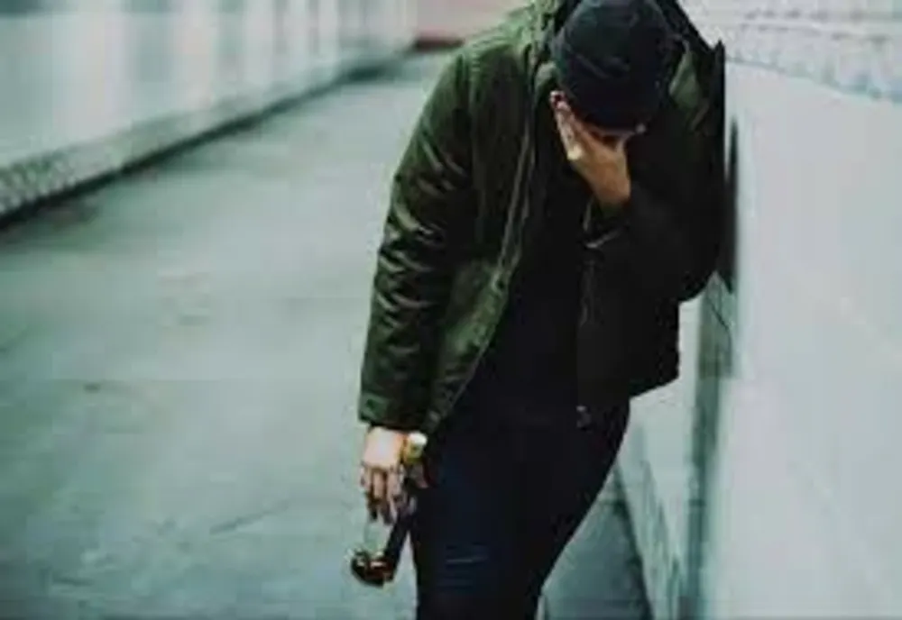 Ce amenzi au primit trei bărbați pentru că au consumat băuturi alcoolice într-un loc public din Alba Iulia