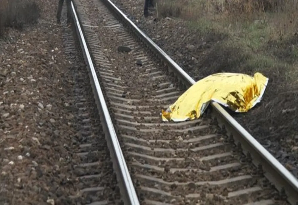 Un bărbat de 42 de ani, din Aiud, s-a aruncat în fața trenului