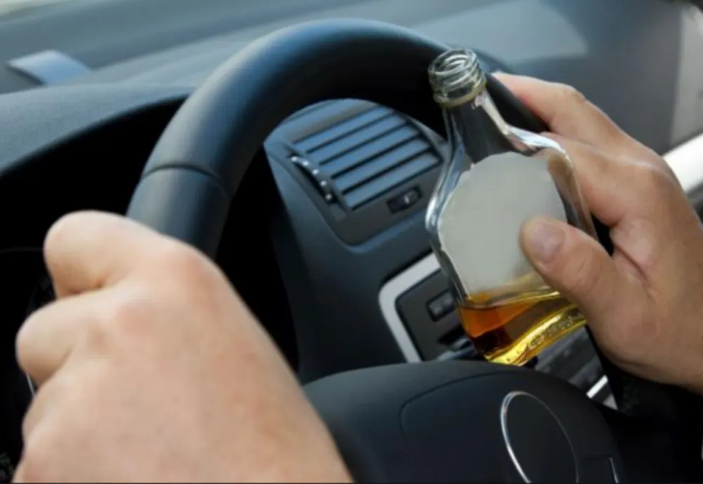 Un șofer oprit de polițiști care mirosea a alcool, a refuzat să fie testat cu alcooltestul
