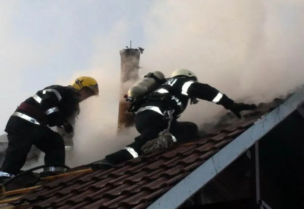 Atenție la utilizarea sobelor și a coșurilor de fum! Recomandările pompierilor pentru prevenirea incendiilor în anotimpul rece