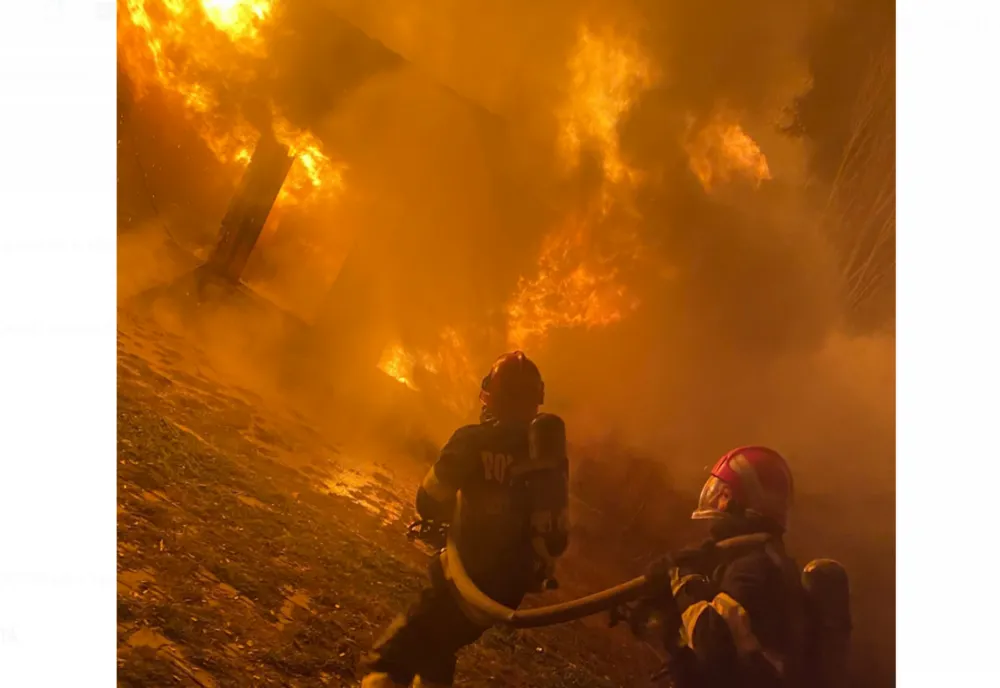 O clădire dezafectată din Parcul Arini a luat foc