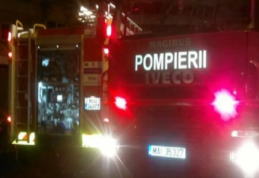 O bucătărie de vară cuprinsă de flăcări la Abrud
