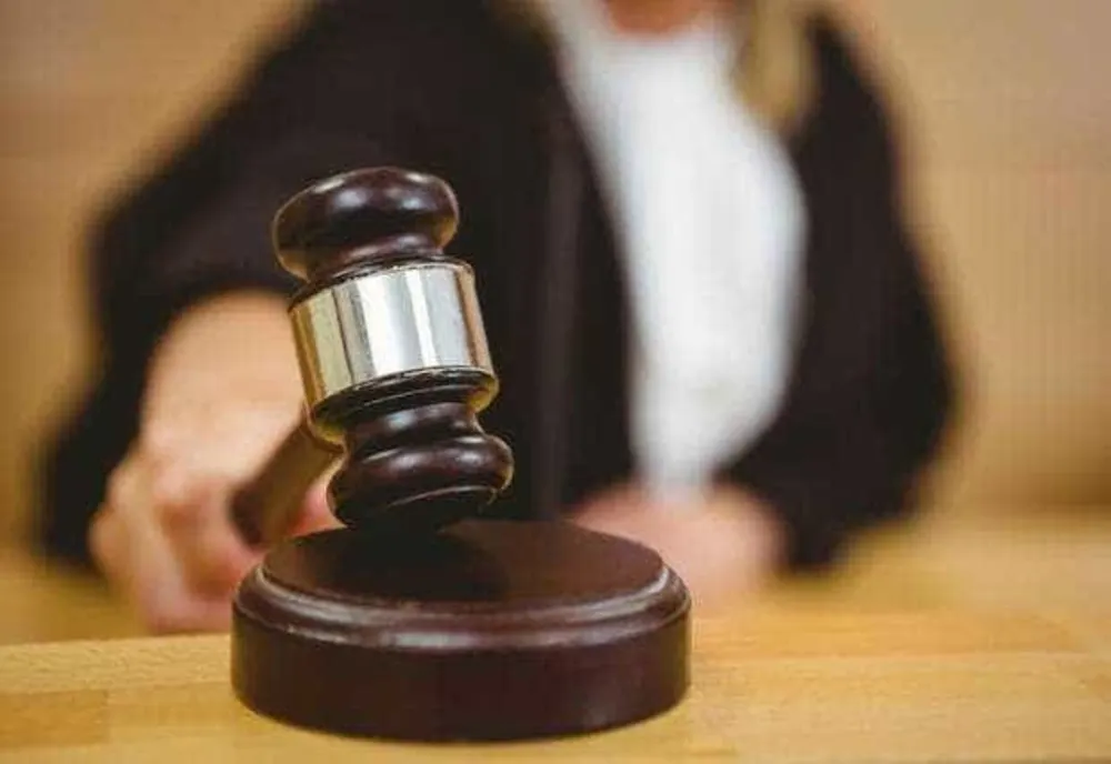 BĂRBAT DIN ALBA, TRIMIS ÎN JUDECATĂ DUPĂ CE A ÎNDEMNAT LA REVOLTĂ ȘI LA ÎMPUȘCAREA LUI KLAUS IOHANNIS