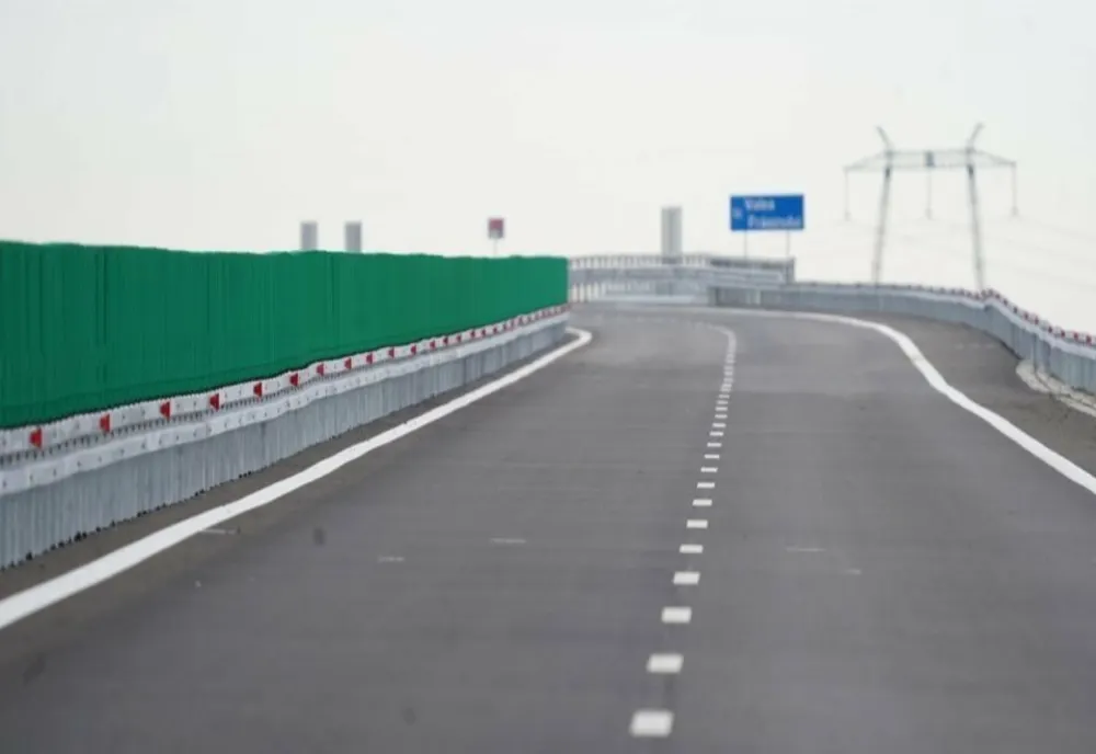LUCRĂRILE PE LOTUL 2 AL AUTOSTRĂZII A7, APROAPE DE FINALIZARE. GRINDEANU: „CIRCULAȚIA S-AR PUTEA DESCHIDE LA SFÂRȘIT DE IUNIE”