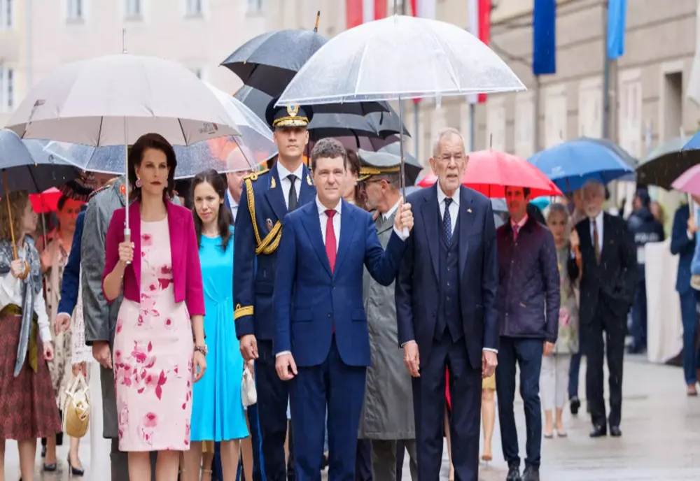 NICUȘOR DAN TRAGE DE TIMP ÎN SCANDALUL VIZITEI ÎN AUSTRIA, ÎN CARE A FOST ÎNSOȚIT DE PARTENERA SA, MIRABELA 