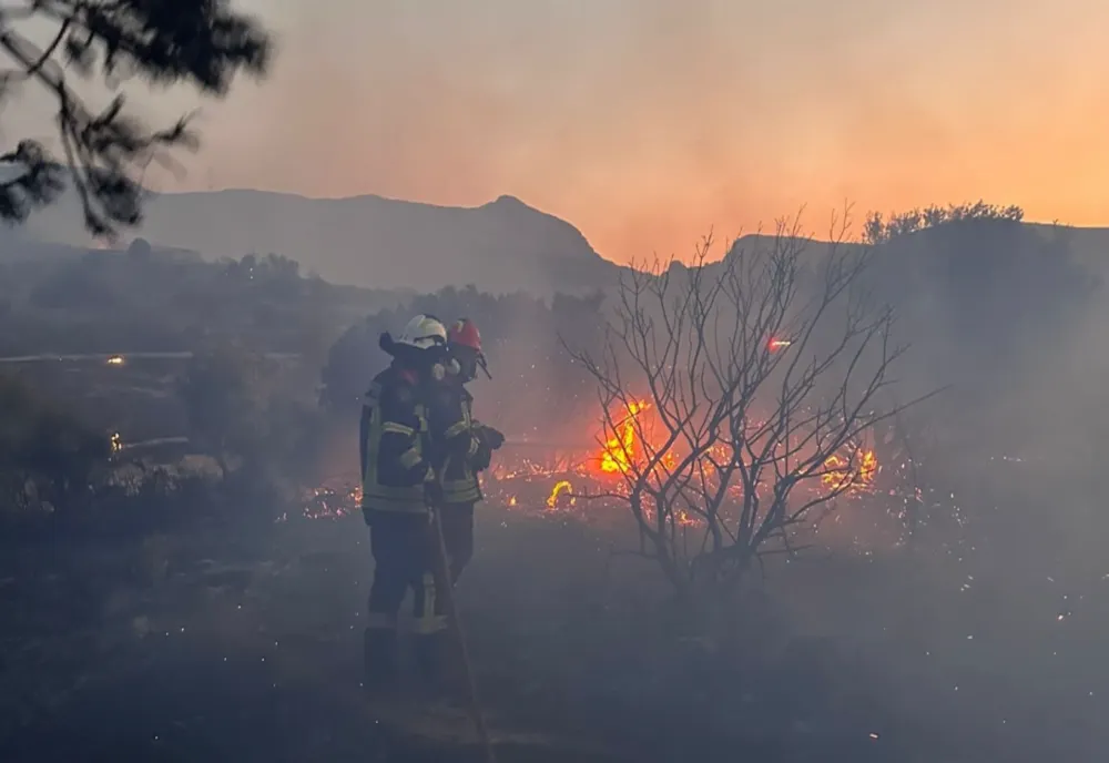 POMPIERI ROMÂNI, ÎN GRECIA PENTRU STINGEREA UNUI INCENDIU DE VEGETAȚIE 
