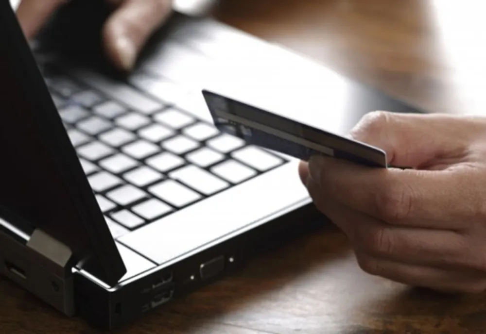 Peste jumătate dintre români folosesc serviciile bancare online, iar 54% cunosc RoPay (sondaj)