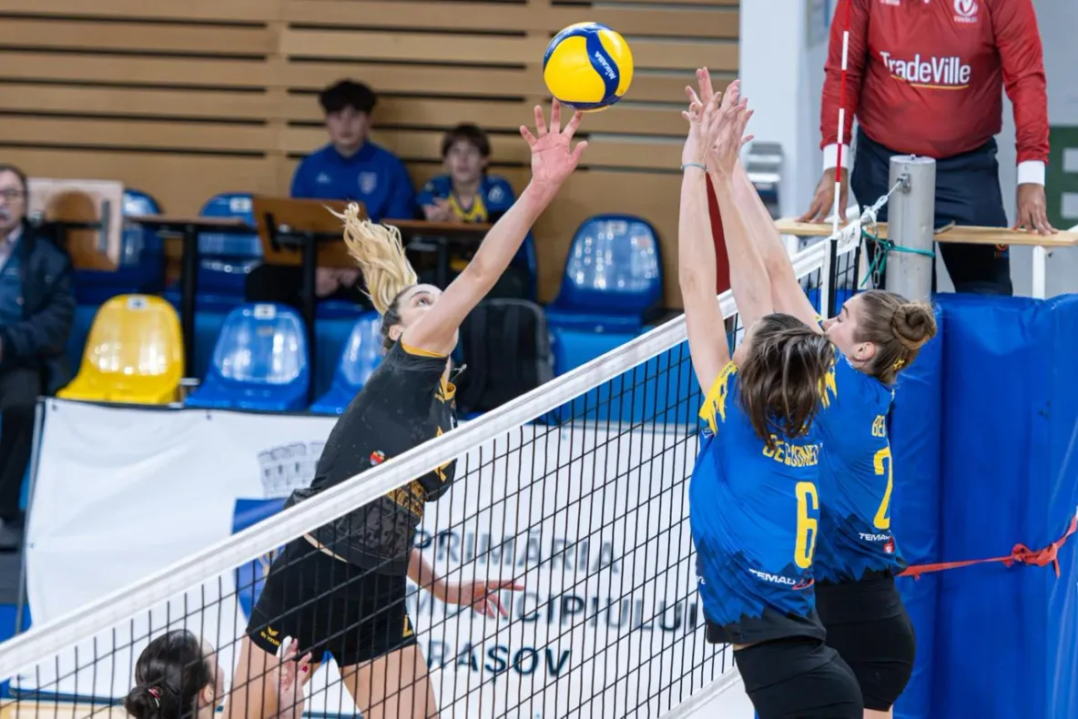 Volei feminin / Vicecampioana Alba Blaj a fost învinsă de Corona Brașov