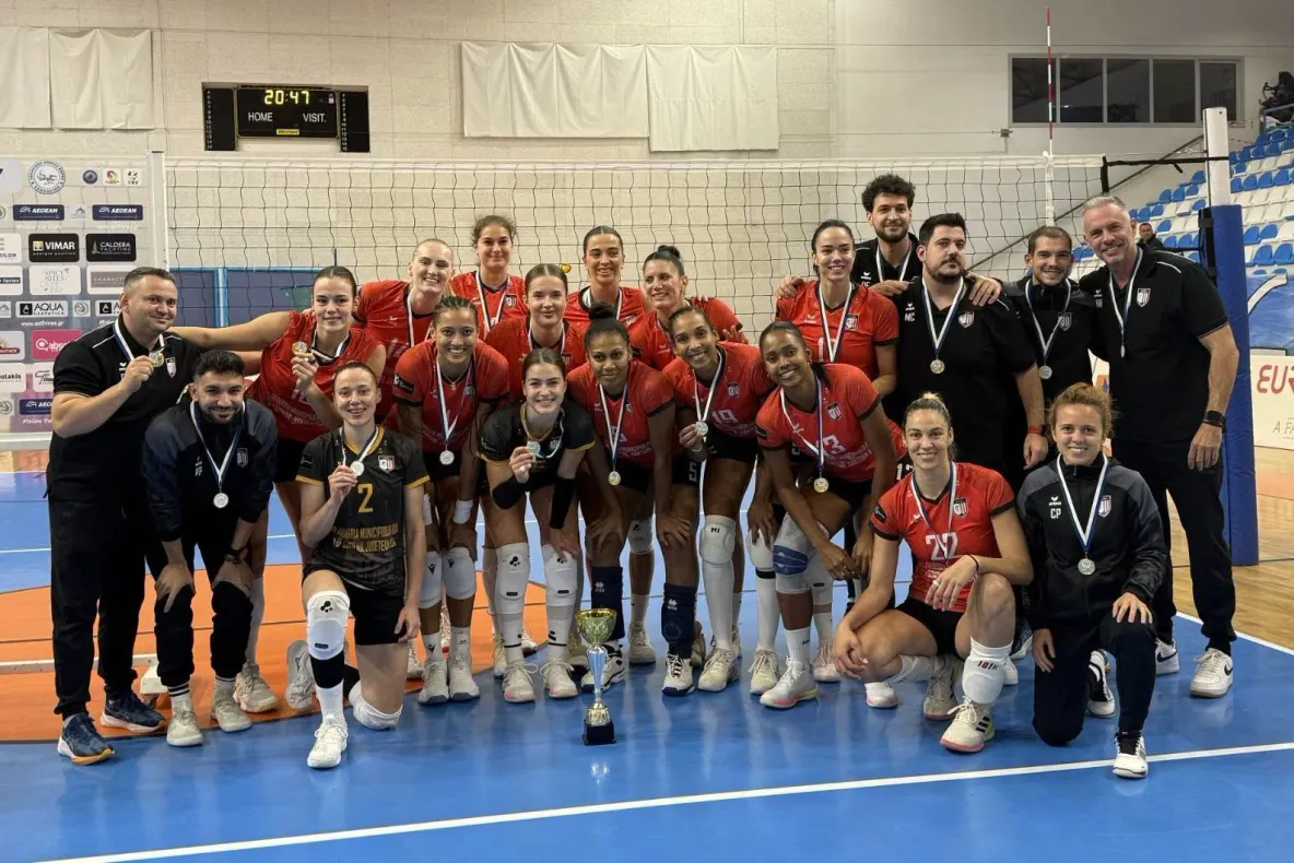 Volei Alba Blaj a câștigat Nomikeia 2026, la Santorini. Victorie cu 3-0 în finala cu AO Thiras