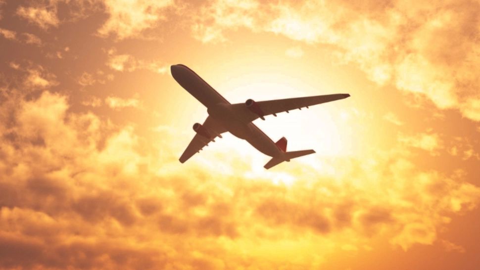 Alertă pe Aeroportul Otopeni. Un avion cu peste 200 de pasageri a revenit la sol după ce în cabină s-a simțit miros de ars